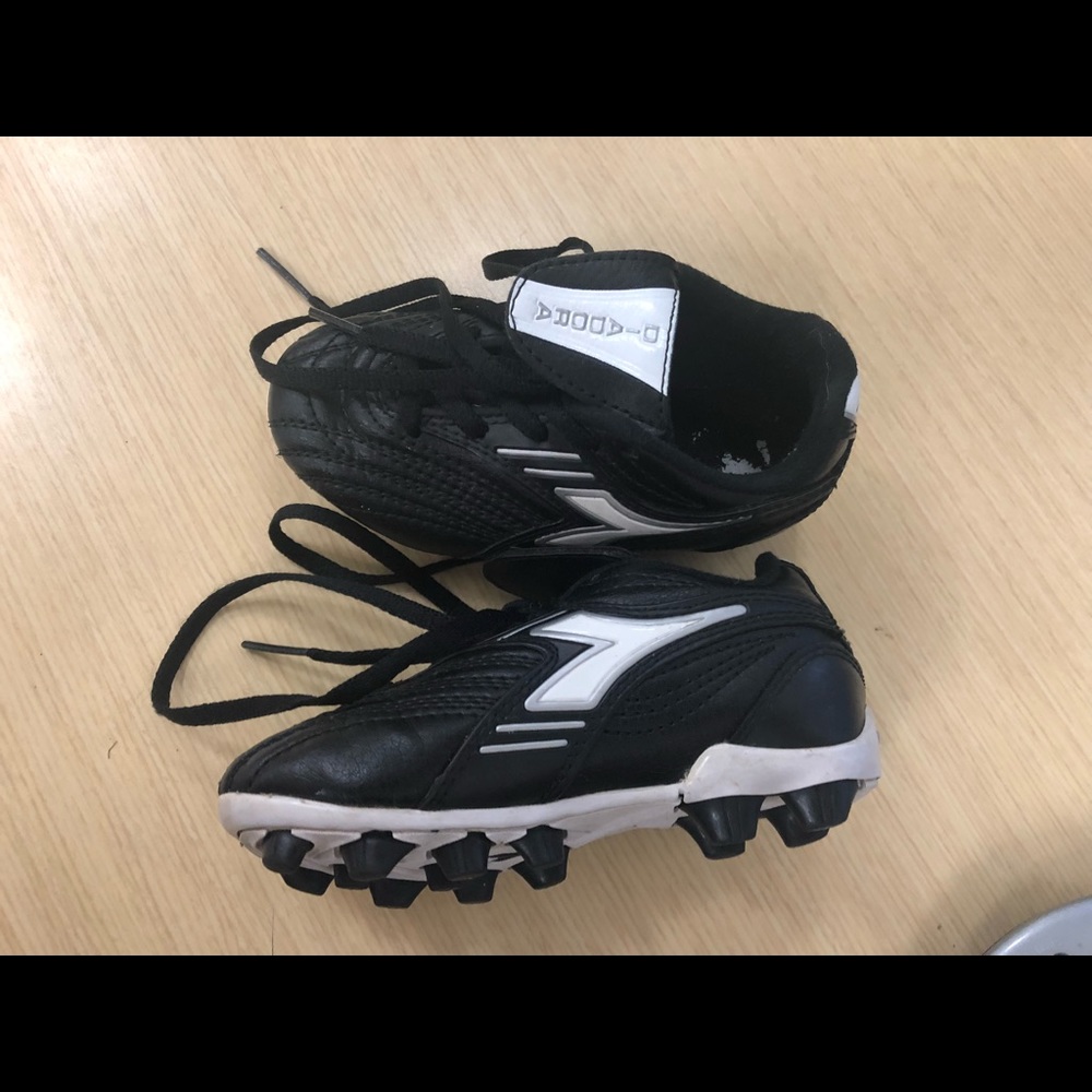 Kids Diadora soccer cleats size 9